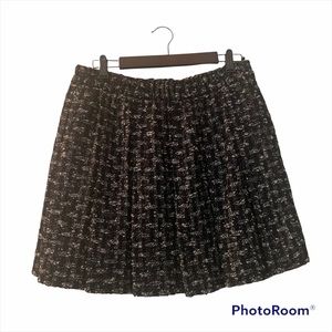 CHANEL black white bouclé tweed mini skirt US 14